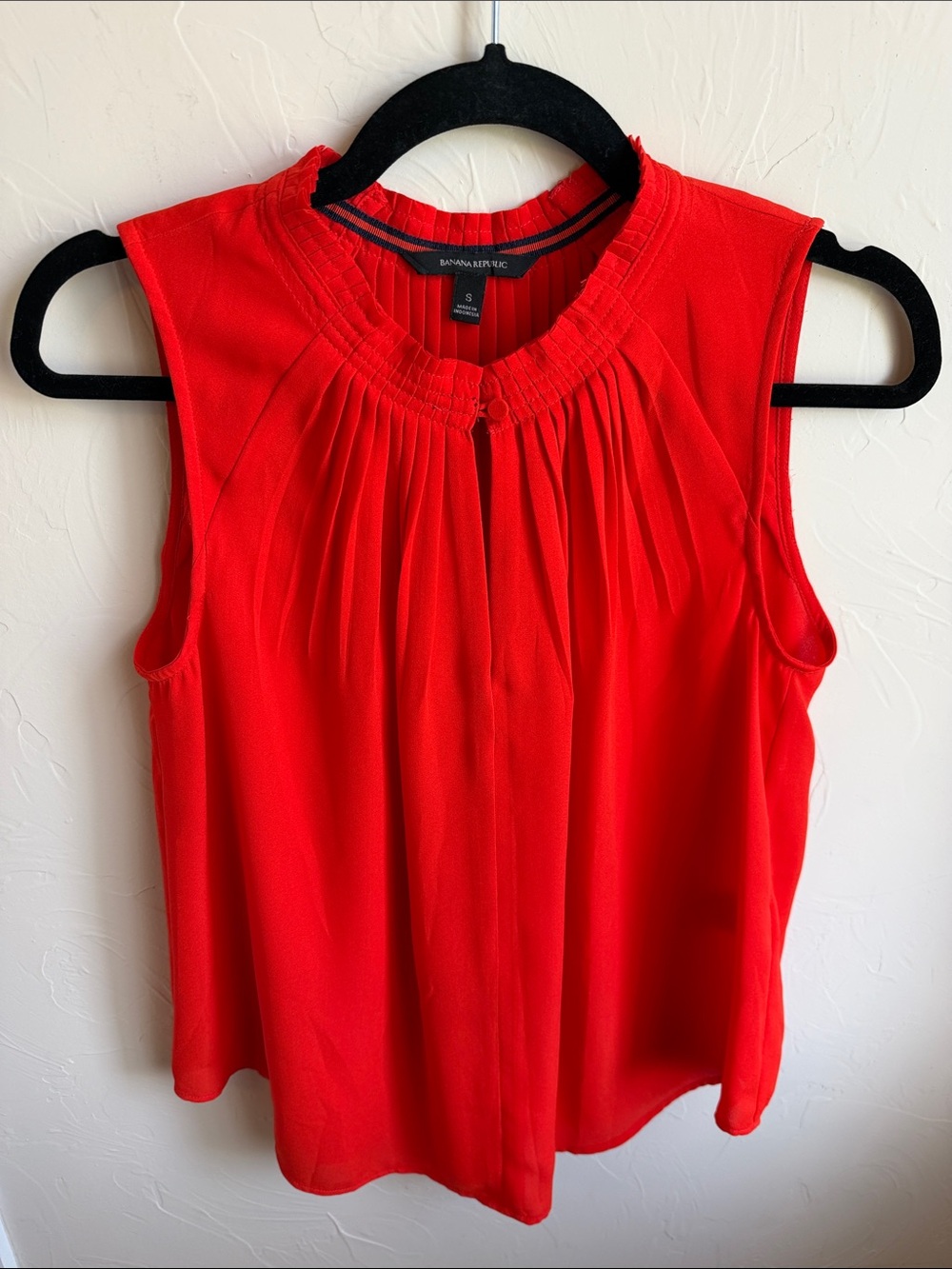 Banana Republic Bright Red Pleated Sleeveless Shell